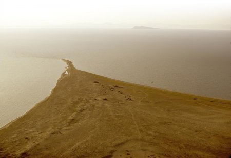 The original Turkana research facility was built on the Koobi Fora spit, which extends out into the lake from its eastern shore.