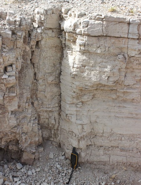 The river is usually dry, but floods a few times a year during the rainy seasons. This washes sediments, including volcanic ash downstream. This ash collects cycle after cycle in layers.